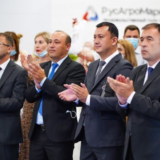 Новосибирские компании представили 500 кг продукции на дегустации в честь Дня работников торговли